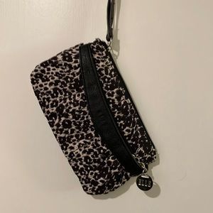 Elle wristlet